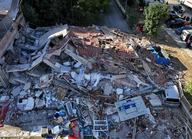 Balıkesir Sındırgı'da Depremin Ardından Yaşam Mücadelesi