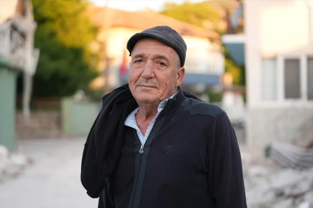 Balıkesir Sındırgı'da Depremin Ardından Korku ve Belirsizlik Sürüyor