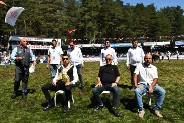 Kunduz Güreşleri'nde Başpehlivanlık Tahtına Feyzullah Öztürk Oturdu
