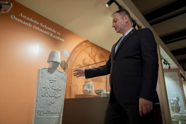 Türk-İslam Dönemi Mezar Taşları Dijital Hafızaya Aktarılıyor
