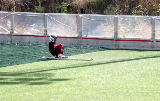 Erzurum'da Gençler Kayakla Atlama Sporunda Geleceğe Hazırlanıyor