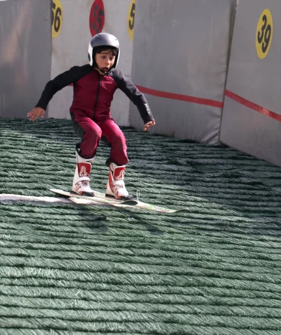 Erzurum'da Gençler Kayakla Atlama Sporunda Geleceğe Hazırlanıyor