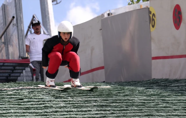 Erzurum'da Gençler Kayakla Atlama Sporunda Geleceğe Hazırlanıyor