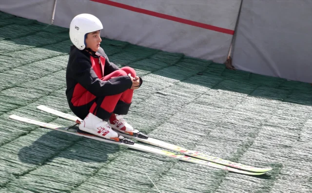Erzurum'da Gençler Kayakla Atlama Sporunda Geleceğe Hazırlanıyor