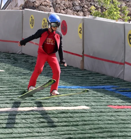 Erzurum'da Gençler Kayakla Atlama Sporunda Geleceğe Hazırlanıyor