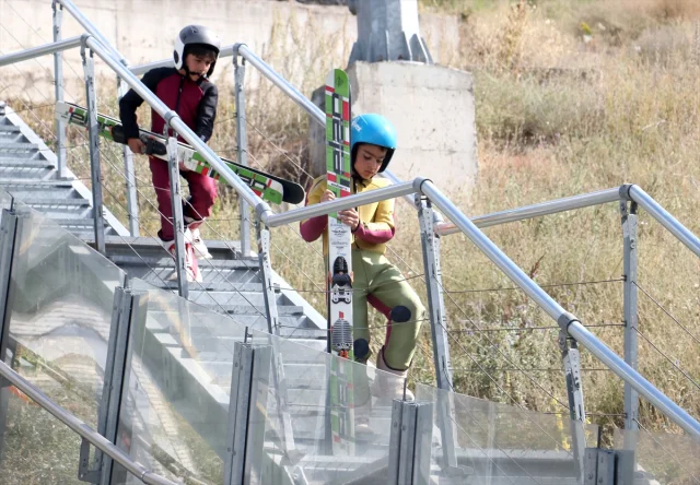 Erzurum'da Gençler Kayakla Atlama Sporunda Geleceğe Hazırlanıyor