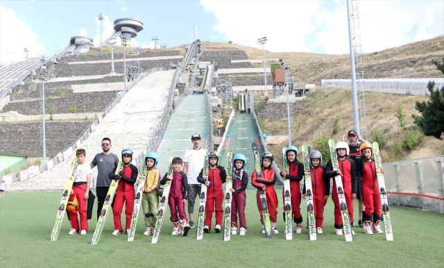 Erzurum'da Gençler Kayakla Atlama Sporunda Geleceğe Hazırlanıyor