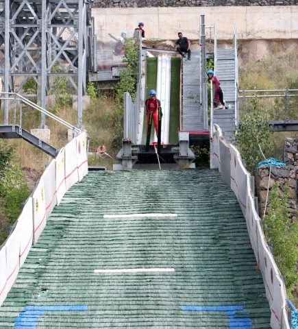 Erzurum'da Gençler Kayakla Atlama Sporunda Geleceğe Hazırlanıyor