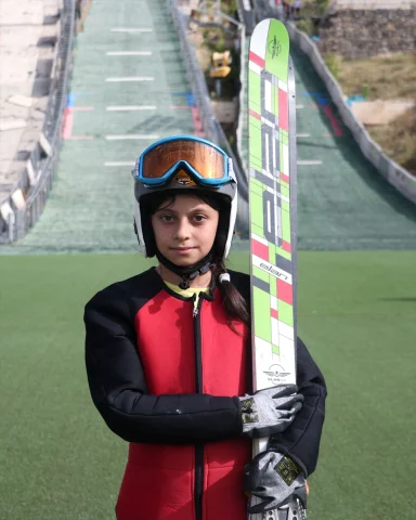 Erzurum'da Gençler Kayakla Atlama Sporunda Geleceğe Hazırlanıyor