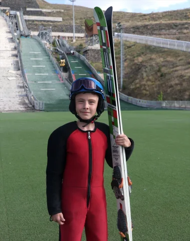 Erzurum'da Gençler Kayakla Atlama Sporunda Geleceğe Hazırlanıyor