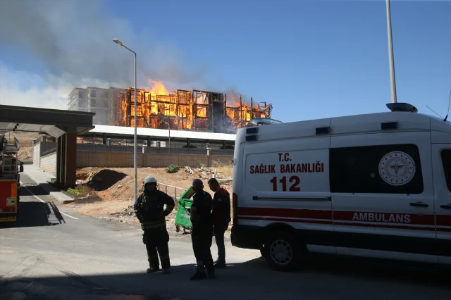 Kahramanmaraş'ta Yangın: İtfaiye ve İnşaat Firmaları Ortak Müdahale Ediyor