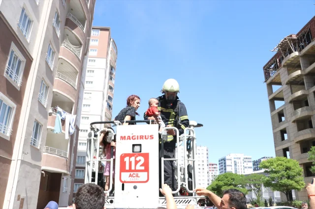 Kayseri'de 14 Katlı Apartmanda Yangın Paniği