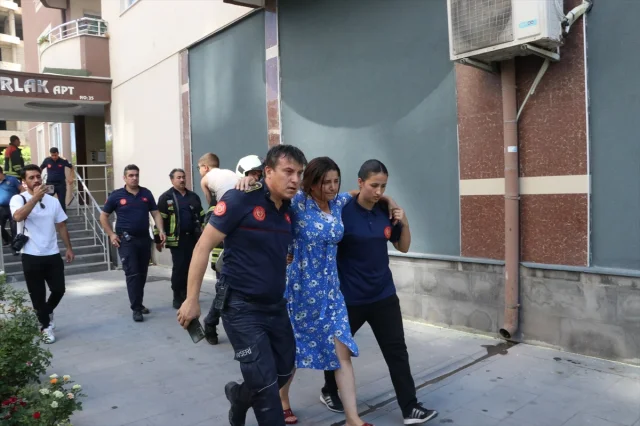 Kayseri'de 14 Katlı Apartmanda Yangın Paniği