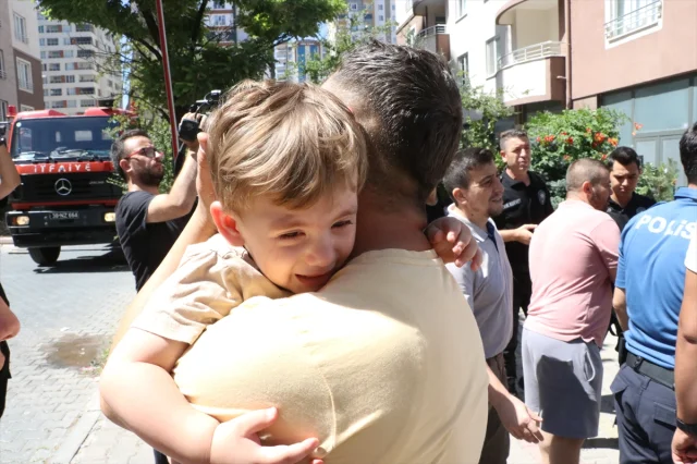 Kayseri'de 14 Katlı Apartmanda Yangın Paniği