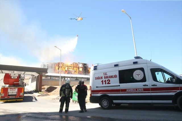 Kahramanmaraş'ta Yangın: İtfaiye ve İnşaat Firmaları Ortak Müdahale Ediyor