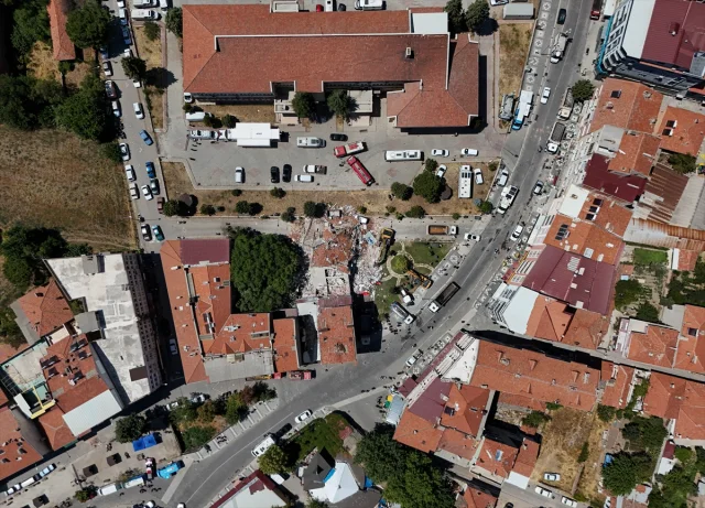 Balıkesir’deki Deprem Sonrası Yıkılan Binada Çalışmalar Başladı