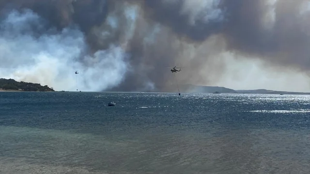 Çanakkale'de Orman Yangını Mücadelesi Devam Ediyor