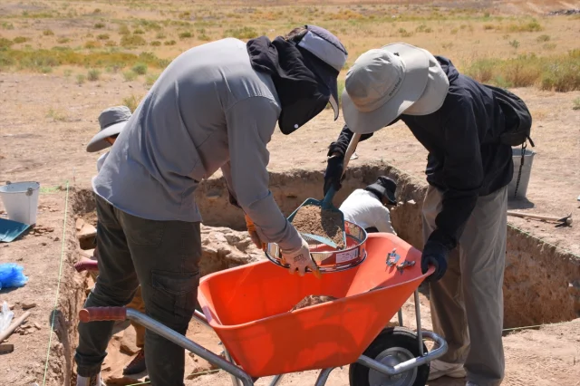 Üçhöyük'te Japon Arkeologlar Geçmişin İzlerini Sürüyor