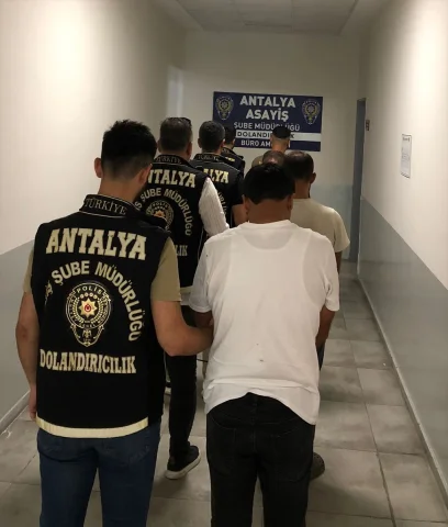 Antalya Polisi Dolandırıcılara Geçit Vermedi: Dört Tutuklama...