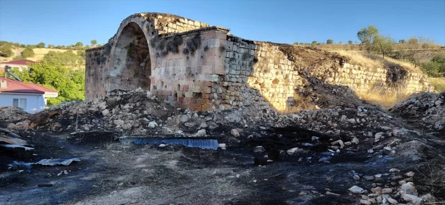 Elazığ'da Tarihi Kervansaray Yangın Tehlikesiyle Yüzleşti