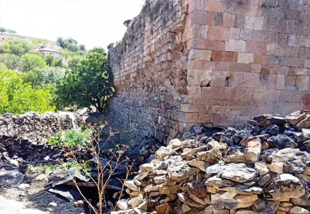 Elazığ'da Tarihi Kervansaray Yangın Tehlikesiyle Yüzleşti
