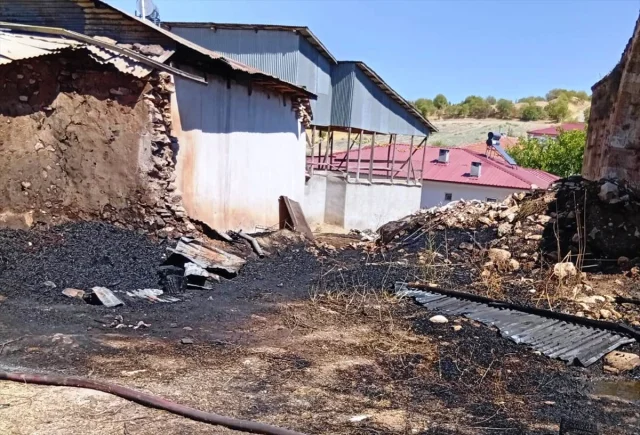 Elazığ'da Tarihi Kervansaray Yangın Tehlikesiyle Yüzleşti
