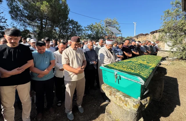 Manisa'da Cami Faciası: Mihrapta Düşen Taç Can Aldı