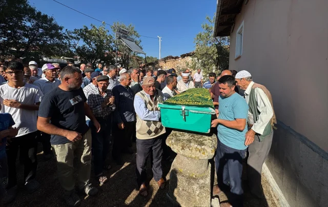 Manisa'da Cami Faciası: Mihrapta Düşen Taç Can Aldı