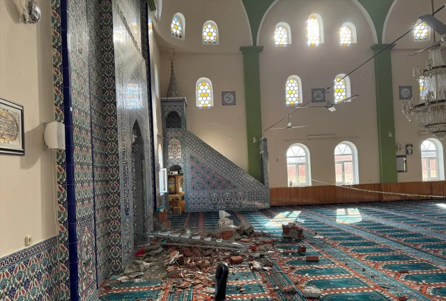 Manisa'da Cami Faciası: Mihrapta Düşen Taç Can Aldı
