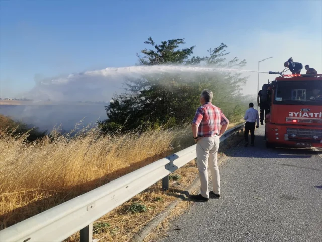 Kırklareli'nde Çıkan Anız Yangını Hızla Kontrol Altına Alındı