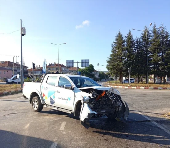 Samsun'da Pikap ve Otomobil Çarpıştı: 4 Yaralı