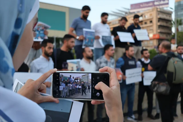 Suriye'de Binlerce Kişi İsrail'in Gazze Saldırılarına Karşı Sokaktaydı