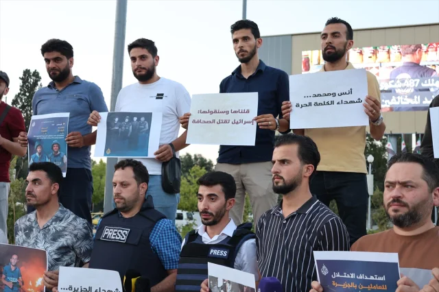 Suriye'de Binlerce Kişi İsrail'in Gazze Saldırılarına Karşı Sokaktaydı