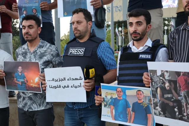 Suriye'de Binlerce Kişi İsrail'in Gazze Saldırılarına Karşı Sokaktaydı