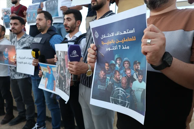 Suriye'de Binlerce Kişi İsrail'in Gazze Saldırılarına Karşı Sokaktaydı