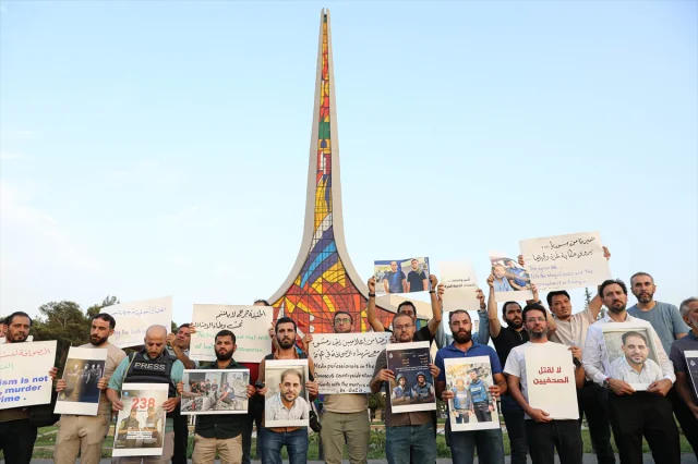 Suriye'de Binlerce Kişi İsrail'in Gazze Saldırılarına Karşı Sokaktaydı