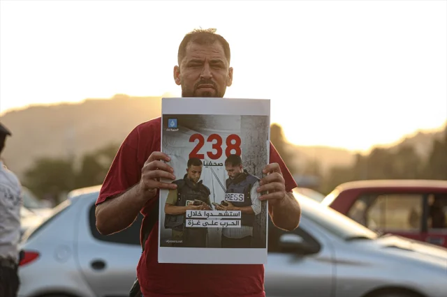 Suriye'de Binlerce Kişi İsrail'in Gazze Saldırılarına Karşı Sokaktaydı