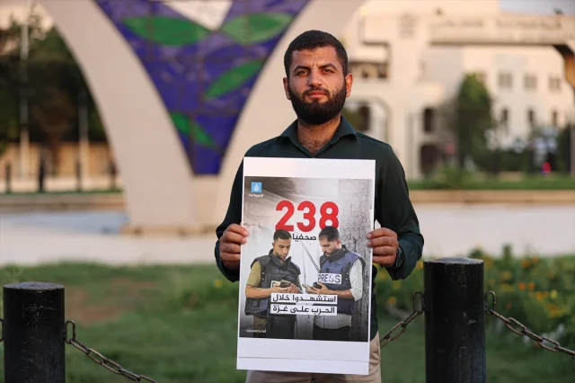 Suriye'de Binlerce Kişi İsrail'in Gazze Saldırılarına Karşı Sokaktaydı