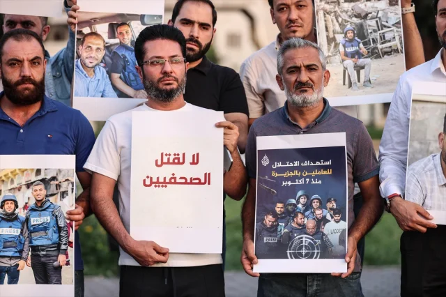 Suriye'de Binlerce Kişi İsrail'in Gazze Saldırılarına Karşı Sokaktaydı