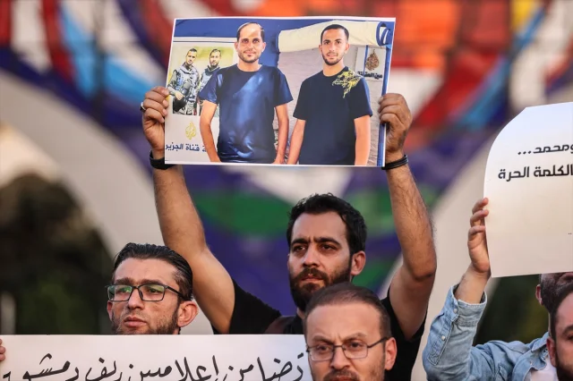 Suriye'de Binlerce Kişi İsrail'in Gazze Saldırılarına Karşı Sokaktaydı