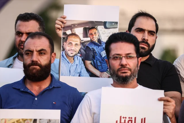 Suriye'de Binlerce Kişi İsrail'in Gazze Saldırılarına Karşı Sokaktaydı