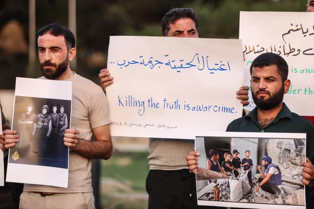 Suriye'de Binlerce Kişi İsrail'in Gazze Saldırılarına Karşı Sokaktaydı