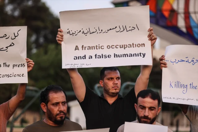 Suriye'de Binlerce Kişi İsrail'in Gazze Saldırılarına Karşı Sokaktaydı