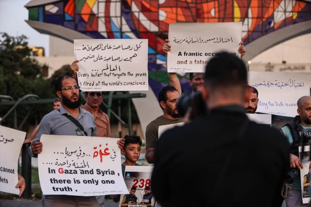 Suriye'de Binlerce Kişi İsrail'in Gazze Saldırılarına Karşı Sokaktaydı