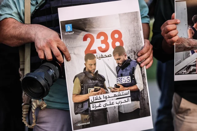 Suriye'de Binlerce Kişi İsrail'in Gazze Saldırılarına Karşı Sokaktaydı