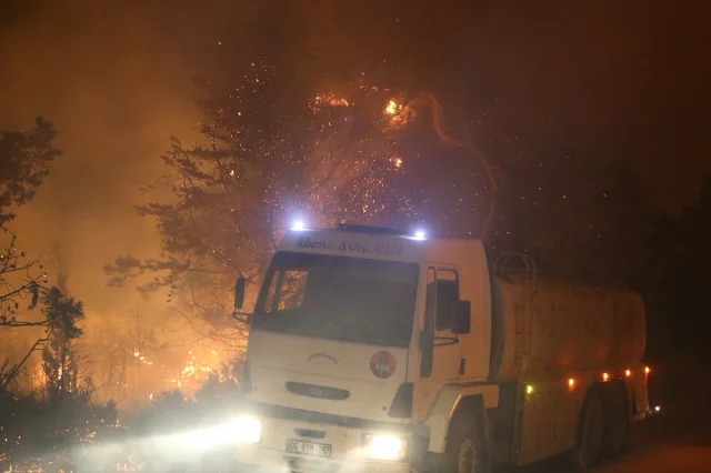 Edirne'de Endişelendiren Yangın Seyri: Tahliye Çalışmaları Devam Ediyor