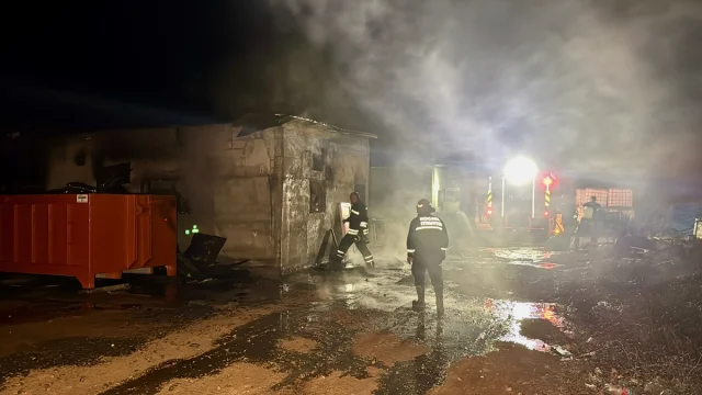 Kocaeli'nde Mermerit Tezgah Atölyesinde Yangın Alarmı