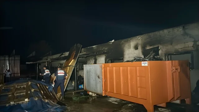 Kocaeli'nde Mermerit Tezgah Atölyesinde Yangın Alarmı