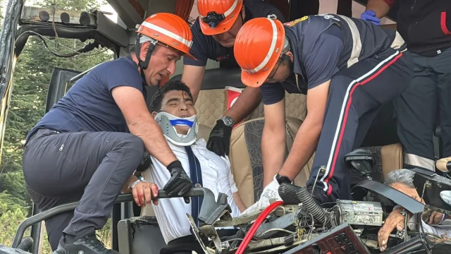 Anadolu Otoyolu'nda Feci Kaza: Otobüs Kamyona Çarptı 1 Ölü 10 Yaralı