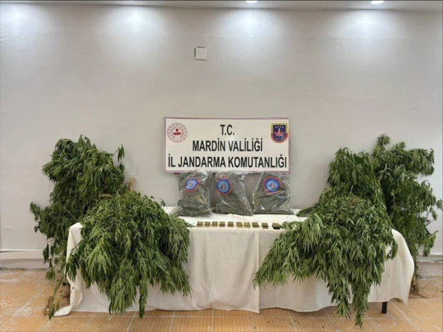 Mardin'de Uyuşturucuya Geçit Yok: Operasyonda Zanlı Tutuklan...